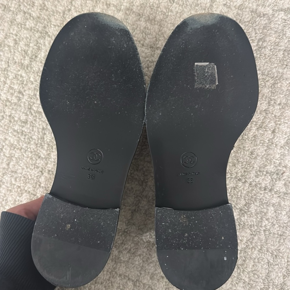 CHANEL Women's Interlocking CC Logo Loafers in black - Picture 5 of 8